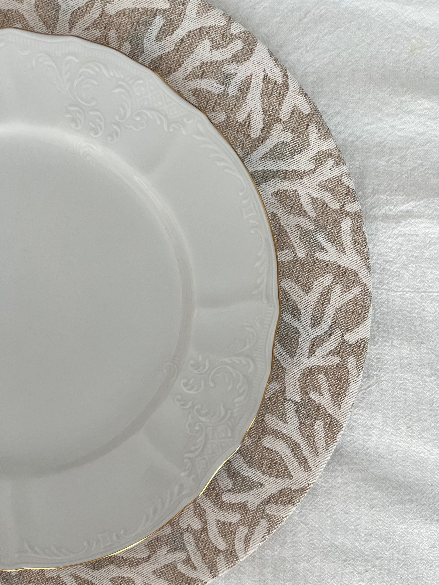 Funda bajo plato corales beige resinado