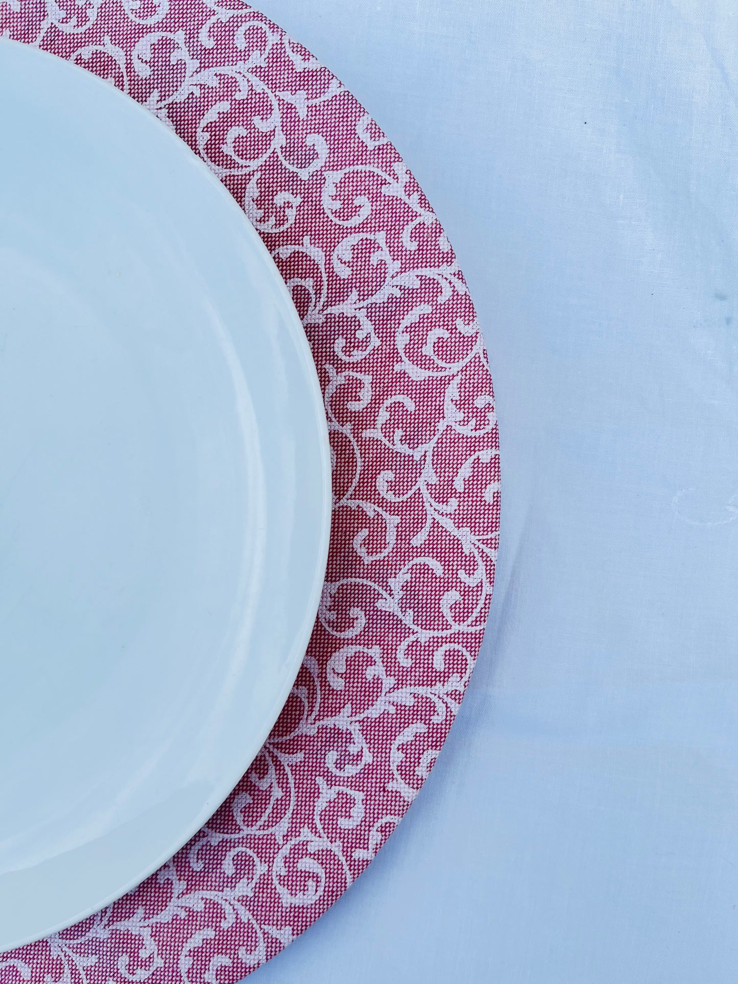 Funda bajo plato rosa y blanco resinada