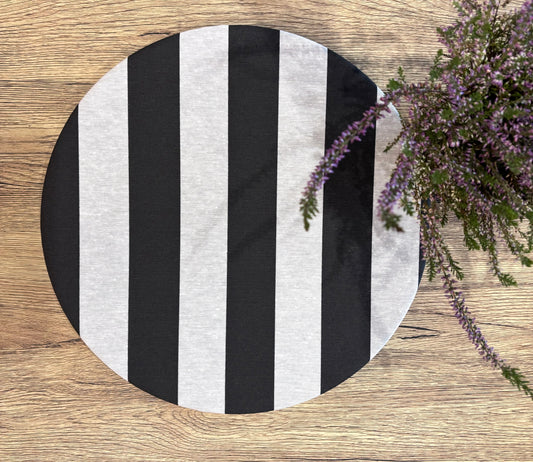 Funda bajo plato blanco y negro resinado